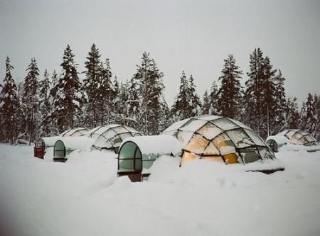 拉普兰野奢旅游新高度 躺在房间看极光