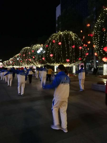 四川邻水年味浓 张灯结彩挂灯笼